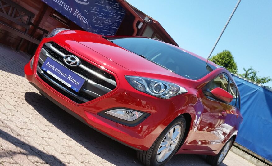 HYUNDAI I30 CW 1.6 MPi Business Life 2. Tulaj. Szervizkönyv! TEMPOMAT. PARKRADAR. ALUFELNI