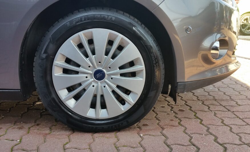 FORD FOCUS 1.6 SCTI Ecoboost Titanium 2. Tulaj. Szervizkönyv! TEMPOMAT. PARKRADAR. SZÉLVÉDŐFŰTÉS