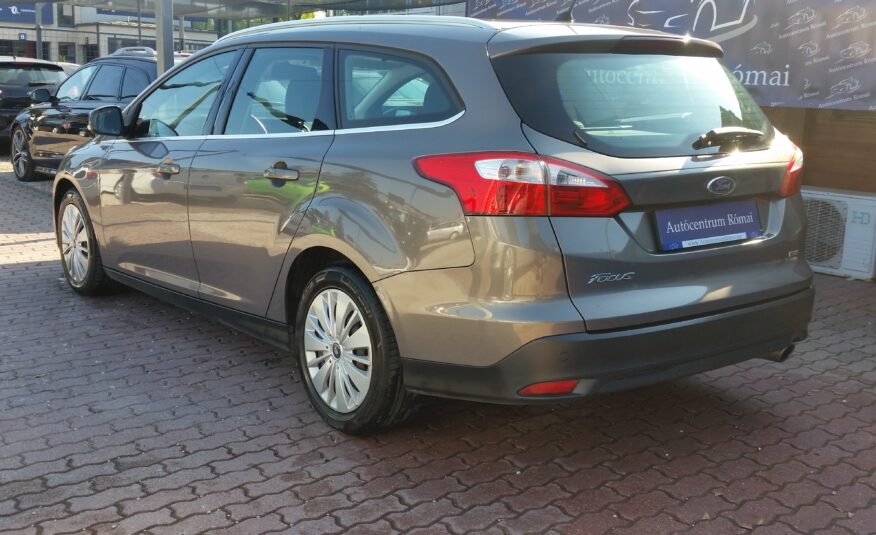 FORD FOCUS 1.6 SCTI Ecoboost Titanium 2. Tulaj. Szervizkönyv! TEMPOMAT. PARKRADAR. SZÉLVÉDŐFŰTÉS