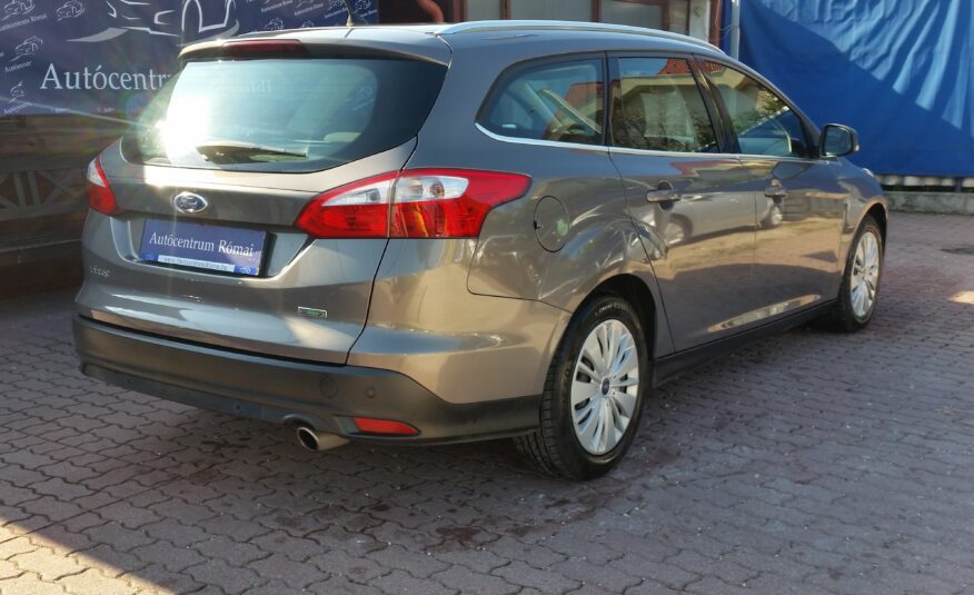 FORD FOCUS 1.6 SCTI Ecoboost Titanium 2. Tulaj. Szervizkönyv! TEMPOMAT. PARKRADAR. SZÉLVÉDŐFŰTÉS