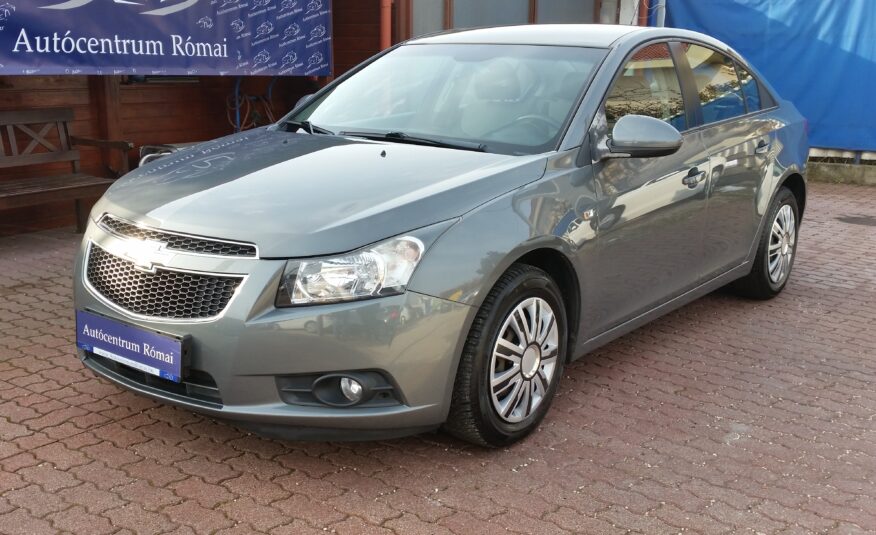 CHEVROLET CRUZE 1.6 LT 2. Tulaj. Szervizkönyv! KLÍMA. PARKRADAR. TEMPOMAT