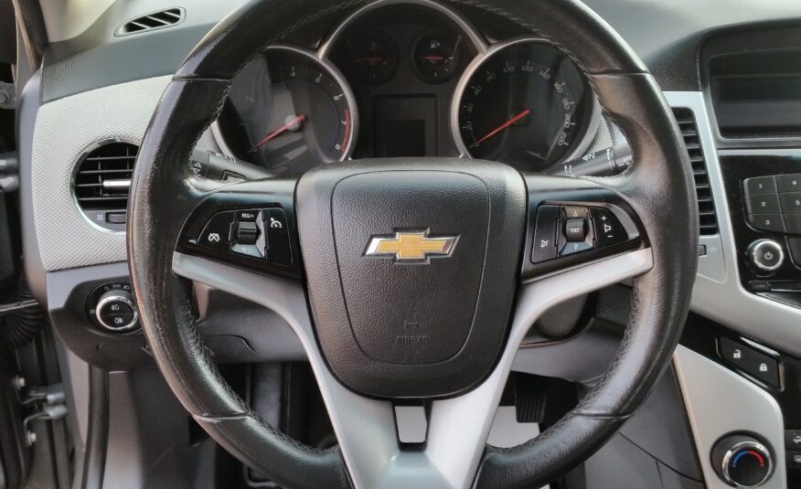 CHEVROLET CRUZE 1.6 LT 2. Tulaj. Szervizkönyv! KLÍMA. PARKRADAR. TEMPOMAT