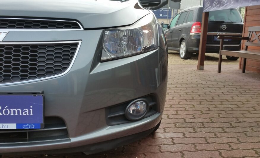 CHEVROLET CRUZE 1.6 LT 2. Tulaj. Szervizkönyv! KLÍMA. PARKRADAR. TEMPOMAT