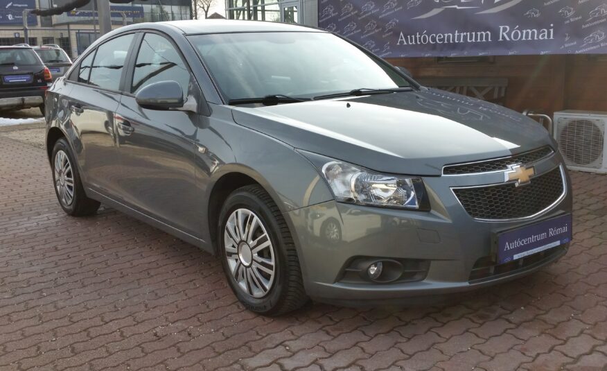 CHEVROLET CRUZE 1.6 LT 2. Tulaj. Szervizkönyv! KLÍMA. PARKRADAR. TEMPOMAT