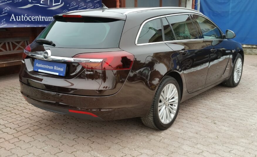 OPEL INSIGNIA Sports Tourer 1.6 CDTI EcoFlex Cosmo Start Stop MO.-i. 1. Tulaj. BŐRBELSŐ. TEMPOMAT. BOSE. XENON. NAVIGÁCIÓ