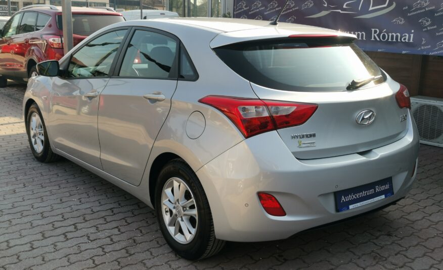 HYUNDAI I30 1.6 GDi Life 113.000km! Szervizkönyv! PARKRADAR. TEMPOMAT. ÜLÉSFŰTÉS. ALUFELNI