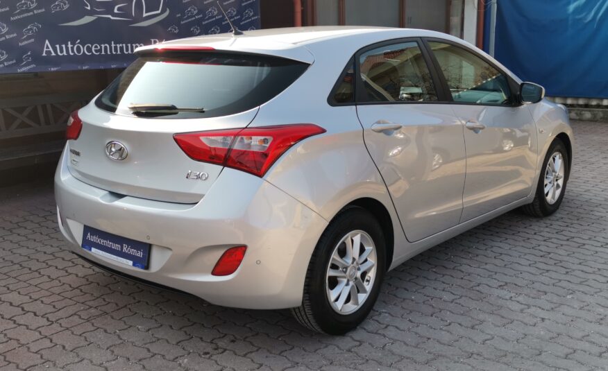 HYUNDAI I30 1.6 GDi Life 113.000km! Szervizkönyv! PARKRADAR. TEMPOMAT. ÜLÉSFŰTÉS. ALUFELNI