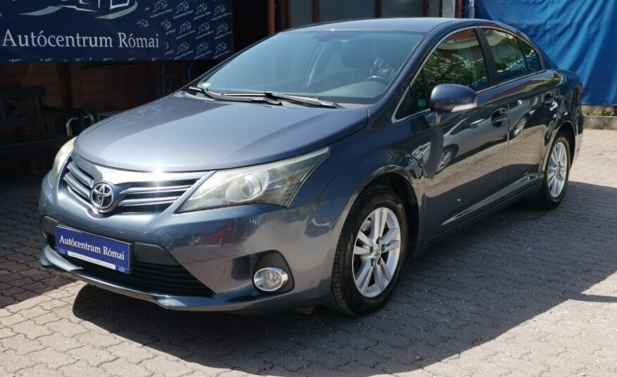 TOYOTA AVENSIS 1.8 Sol 136.000KM! 2. Tulaj. TEMPOMAT. KAMERA. NAVIGÁCIÓ. ALUFELNI