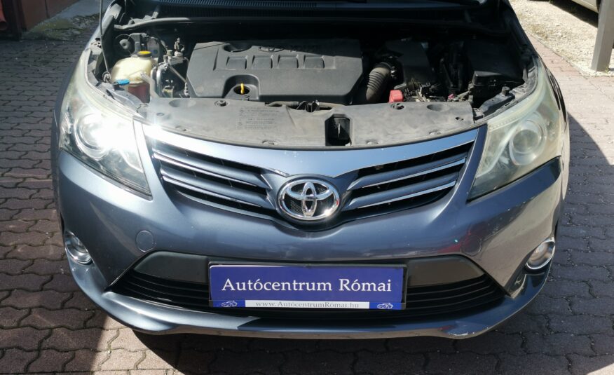 TOYOTA AVENSIS 1.8 Sol 136.000KM! 2. Tulaj. TEMPOMAT. KAMERA. NAVIGÁCIÓ. ALUFELNI
