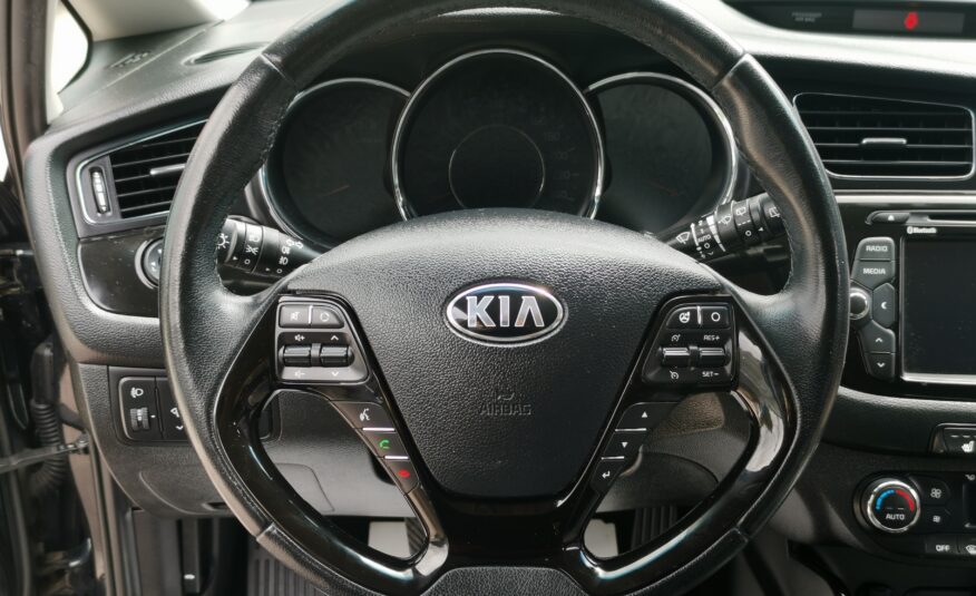 KIA CEE'D 1.6 GDI Jubileum 104.000km! 2. Tulaj. NAVIGÁCIÓ. FÉLBŐR BELSŐ. TEMPOMAT. KAMERA
