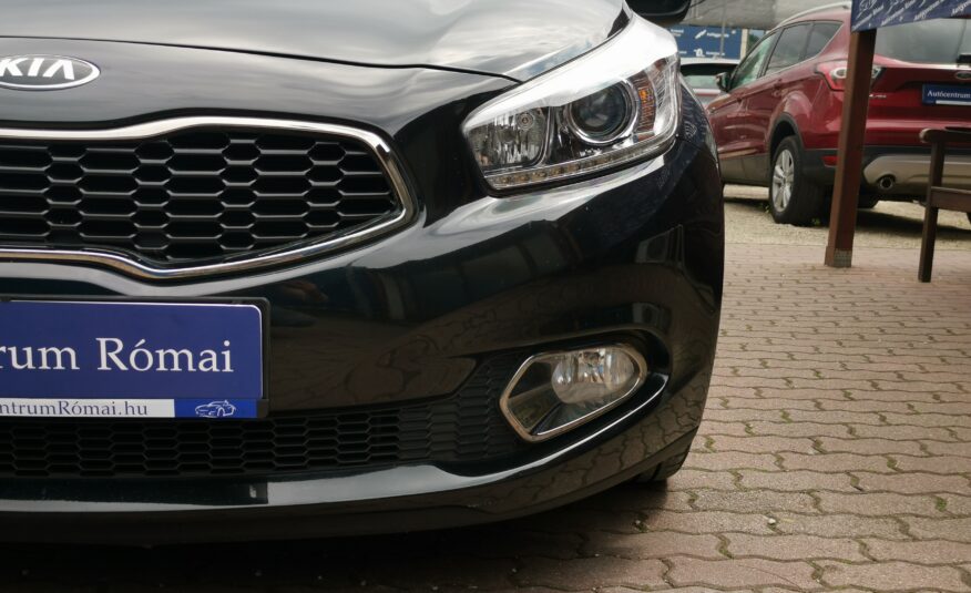 KIA CEE'D 1.6 GDI Jubileum 104.000km! 2. Tulaj. NAVIGÁCIÓ. FÉLBŐR BELSŐ. TEMPOMAT. KAMERA