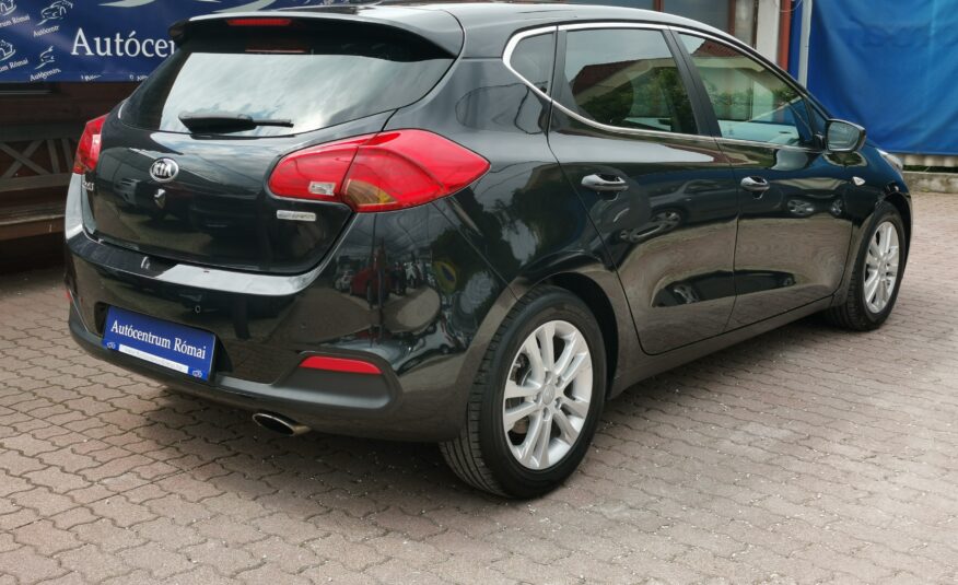 KIA CEE'D 1.6 GDI Jubileum 104.000km! 2. Tulaj. NAVIGÁCIÓ. FÉLBŐR BELSŐ. TEMPOMAT. KAMERA