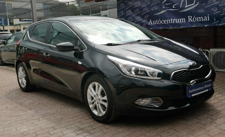 KIA CEE'D 1.6 GDI Jubileum 104.000km! 2. Tulaj. NAVIGÁCIÓ. FÉLBŐR BELSŐ. TEMPOMAT. KAMERA