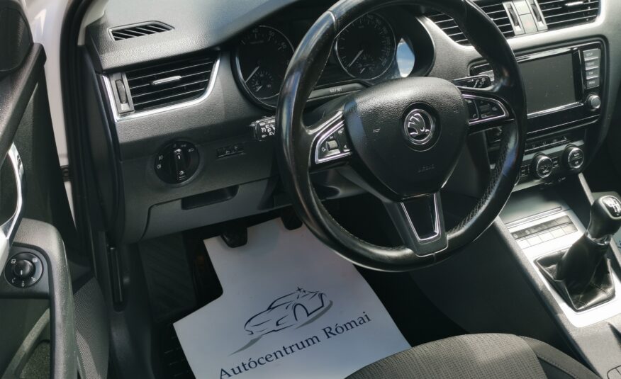 SKODA OCTAVIA Combi 1.4 TSI Style Mo.-i. 1. Tulaj. TEMPOMAT. PARKRADAR. ÜLÉSFŰTÉS. ALUFELNI