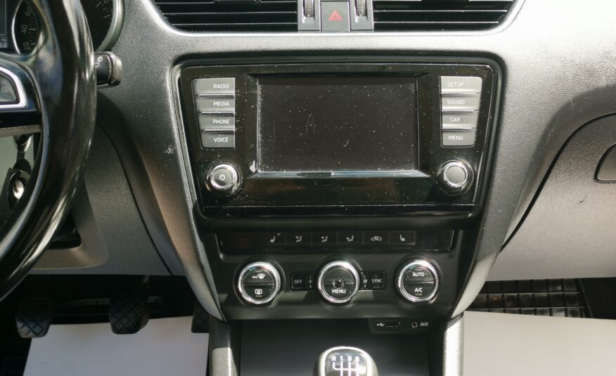 SKODA OCTAVIA Combi 1.4 TSI Style Mo.-i. 1. Tulaj. TEMPOMAT. PARKRADAR. ÜLÉSFŰTÉS. ALUFELNI