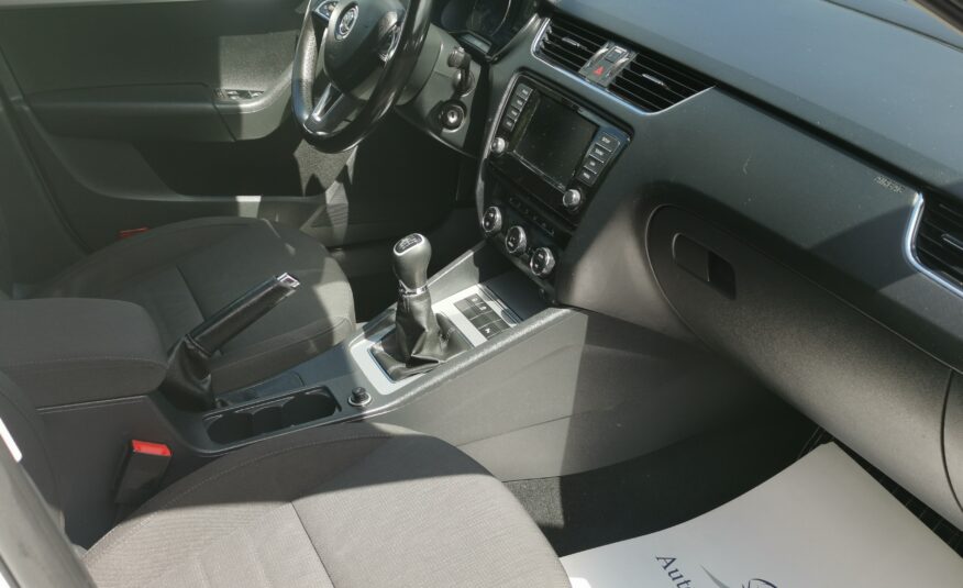 SKODA OCTAVIA Combi 1.4 TSI Style Mo.-i. 1. Tulaj. TEMPOMAT. PARKRADAR. ÜLÉSFŰTÉS. ALUFELNI