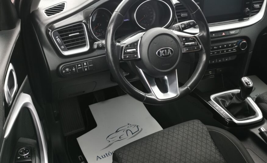 KIA CEE'D Ceed 1.6 CRDi HP Gold MO.-i. 1. Tulaj. Áfás! Szervizkönyv! TEMPOMAT. KAMERA. ÜLÉSFŰTÉS