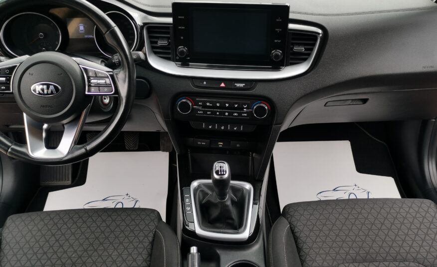 KIA CEE'D Ceed 1.6 CRDi HP Gold MO.-i. 1. Tulaj. Áfás! Szervizkönyv! TEMPOMAT. KAMERA. ÜLÉSFŰTÉS
