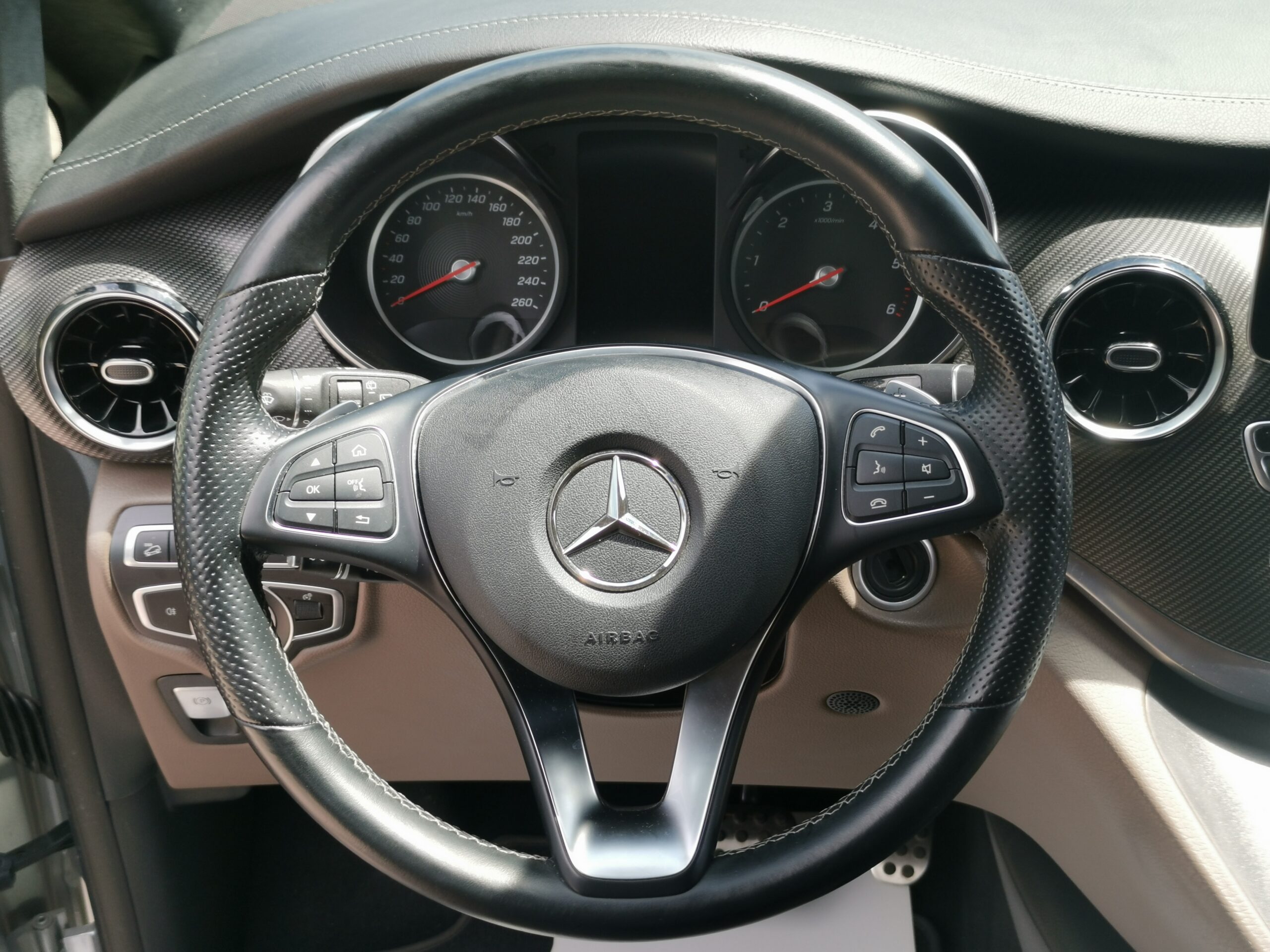MERCEDES-BENZ V-OSZTÁLY V 300 BlueTec d Exclusive L (Automata) 4×4 (7 személyes ) 67.000km! 2. Tulaj! AMG LINE. BŐR. NAVIGÁCIÓ. PANORÁMA
