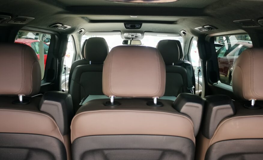 MERCEDES-BENZ V-OSZTÁLY V 300 BlueTec d Exclusive L (Automata) 4×4 (7 személyes ) 67.000km! 2. Tulaj! AMG LINE. BŐR. NAVIGÁCIÓ. PANORÁMA