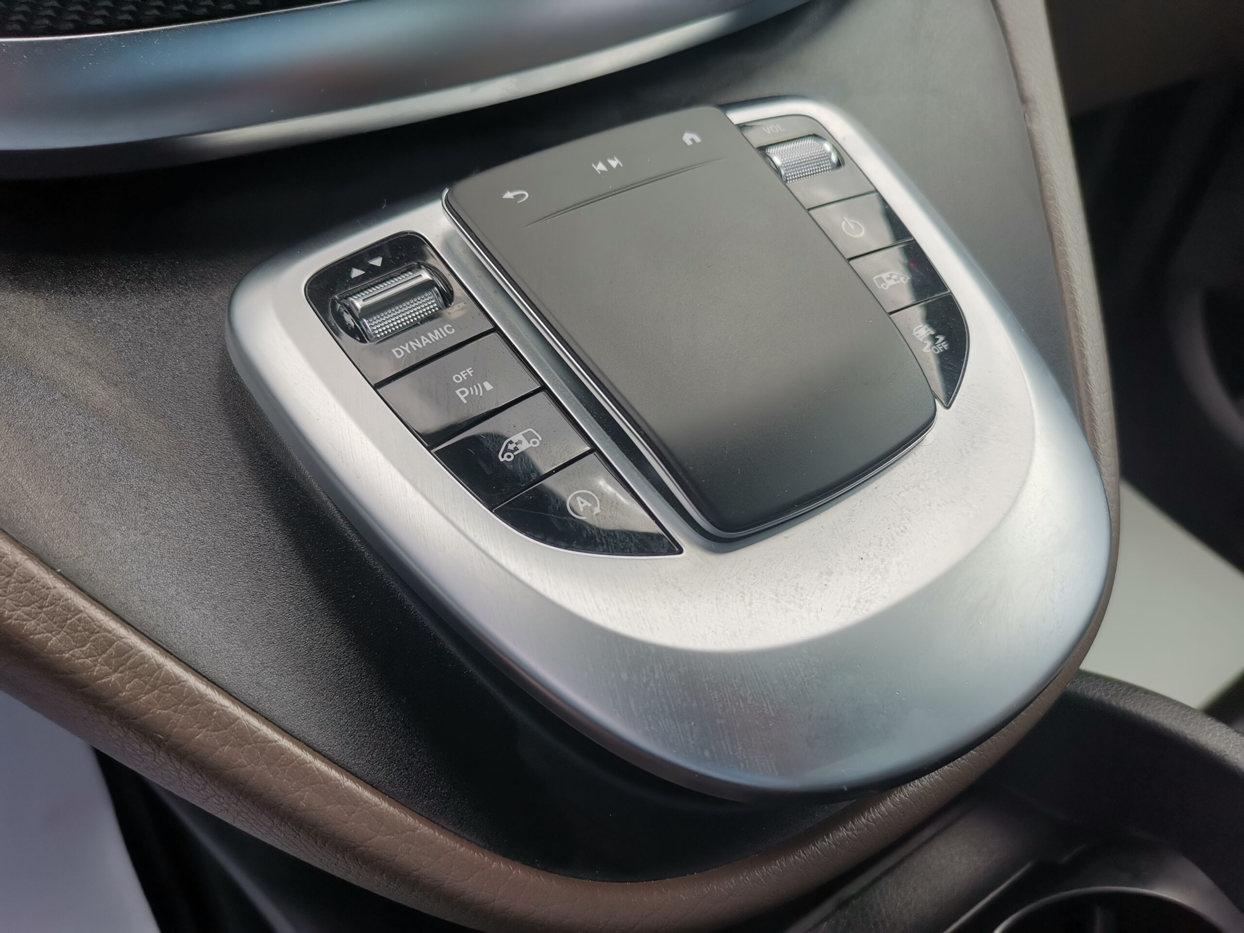 MERCEDES-BENZ V-OSZTÁLY V 300 BlueTec d Exclusive L (Automata) 4×4 (7 személyes ) 67.000km! 2. Tulaj! AMG LINE. BŐR. NAVIGÁCIÓ. PANORÁMA