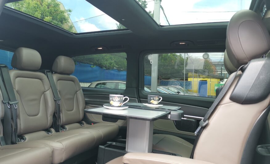 MERCEDES-BENZ V-OSZTÁLY V 300 BlueTec d Exclusive L (Automata) 4×4 (7 személyes ) 67.000km! 2. Tulaj! AMG LINE. BŐR. NAVIGÁCIÓ. PANORÁMA