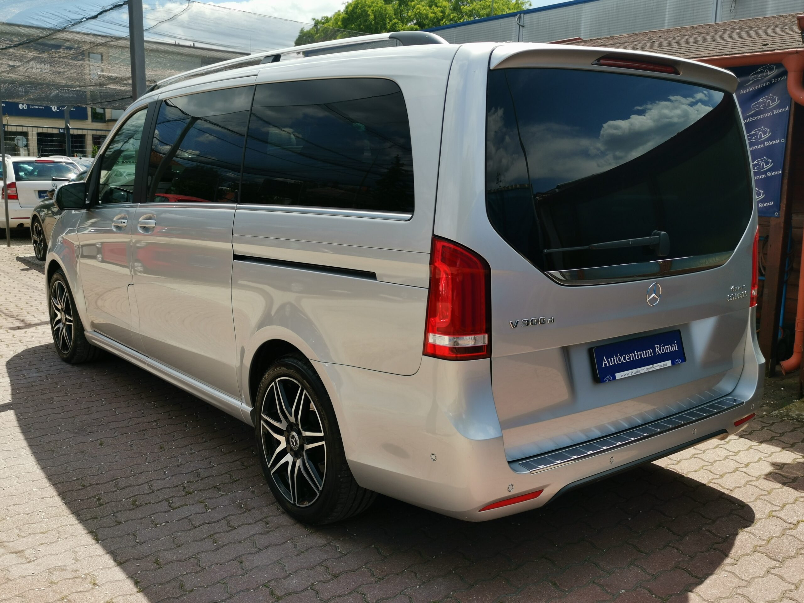 MERCEDES-BENZ V-OSZTÁLY V 300 BlueTec d Exclusive L (Automata) 4×4 (7 személyes ) 67.000km! 2. Tulaj! AMG LINE. BŐR. NAVIGÁCIÓ. PANORÁMA