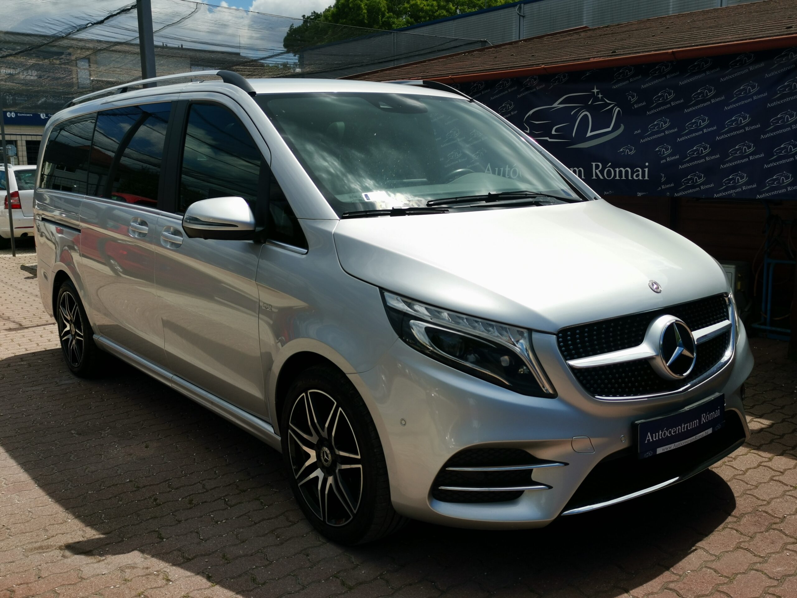 MERCEDES-BENZ V-OSZTÁLY V 300 BlueTec d Exclusive L (Automata) 4×4 (7 személyes ) 67.000km! 2. Tulaj! AMG LINE. BŐR. NAVIGÁCIÓ. PANORÁMA