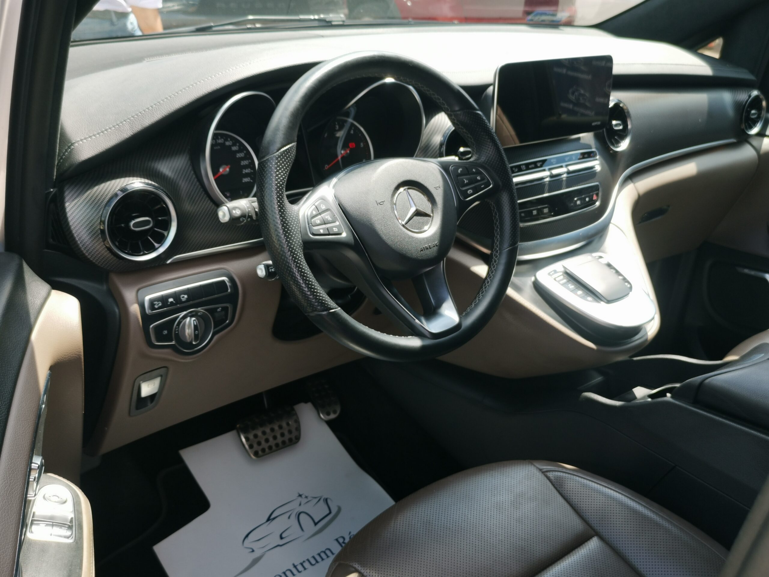 MERCEDES-BENZ V-OSZTÁLY V 300 BlueTec d Exclusive L (Automata) 4×4 (7 személyes ) 67.000km! 2. Tulaj! AMG LINE. BŐR. NAVIGÁCIÓ. PANORÁMA