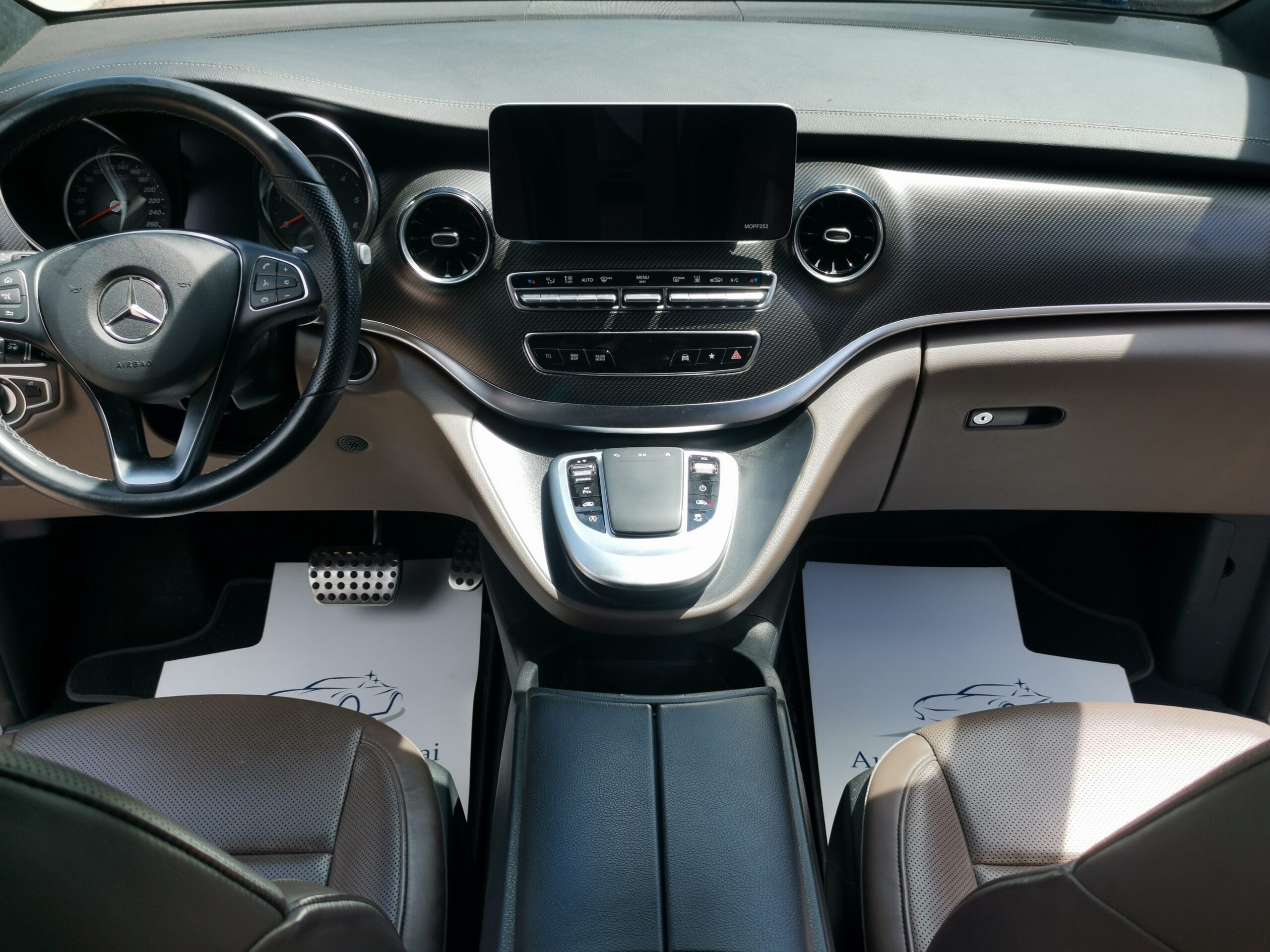 MERCEDES-BENZ V-OSZTÁLY V 300 BlueTec d Exclusive L (Automata) 4×4 (7 személyes ) 67.000km! 2. Tulaj! AMG LINE. BŐR. NAVIGÁCIÓ. PANORÁMA