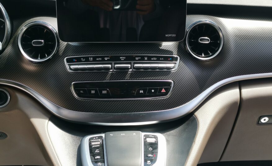 MERCEDES-BENZ V-OSZTÁLY V 300 BlueTec d Exclusive L (Automata) 4×4 (7 személyes ) 67.000km! 2. Tulaj! AMG LINE. BŐR. NAVIGÁCIÓ. PANORÁMA