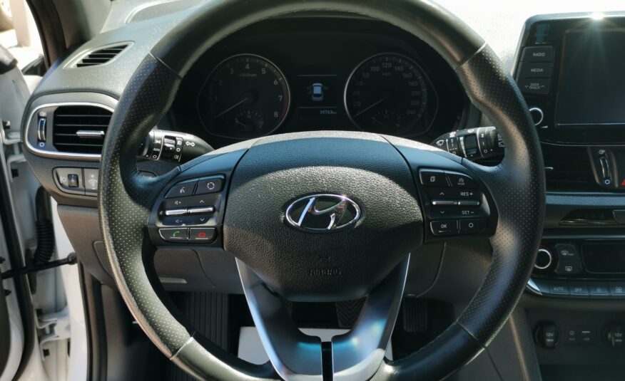 HYUNDAI I30 1.4 T-GDi GO! Plus 34.000km! 2. Tulaj. Szervizkönyv! TEMPOMAT. NAVIGÁCIÓ. KAMERA