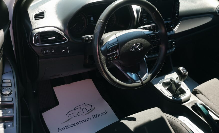 HYUNDAI I30 1.4 T-GDi GO! Plus 34.000km! 2. Tulaj. Szervizkönyv! TEMPOMAT. NAVIGÁCIÓ. KAMERA