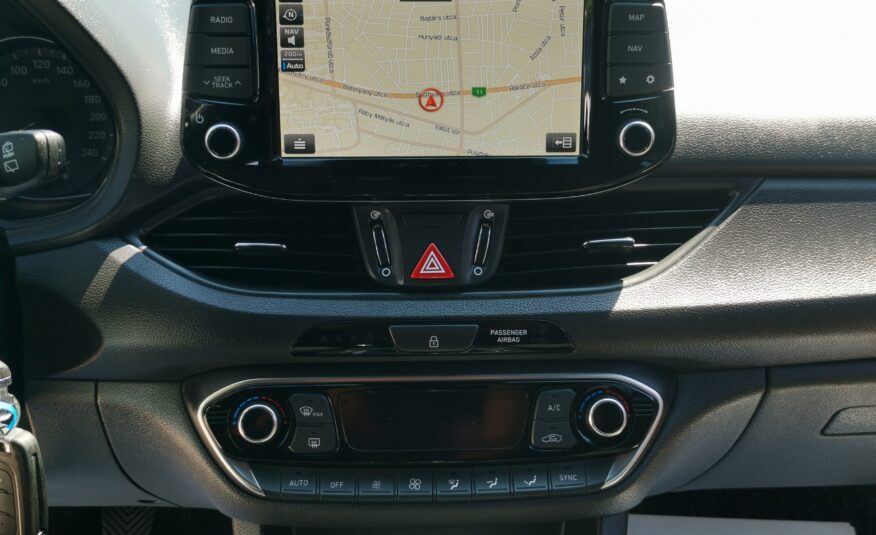 HYUNDAI I30 1.4 T-GDi GO! Plus 34.000km! 2. Tulaj. Szervizkönyv! TEMPOMAT. NAVIGÁCIÓ. KAMERA