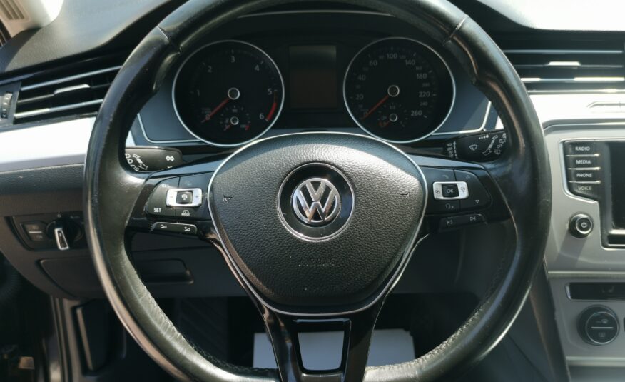 VOLKSWAGEN PASSAT VIII Variant 2.0 TDI BMT Comfortline TEMPOMAT. NAVIGÁCIÓ. ÜLÉSFŰTÉS. PARKRADAR