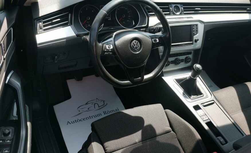VOLKSWAGEN PASSAT VIII Variant 2.0 TDI BMT Comfortline TEMPOMAT. NAVIGÁCIÓ. ÜLÉSFŰTÉS. PARKRADAR