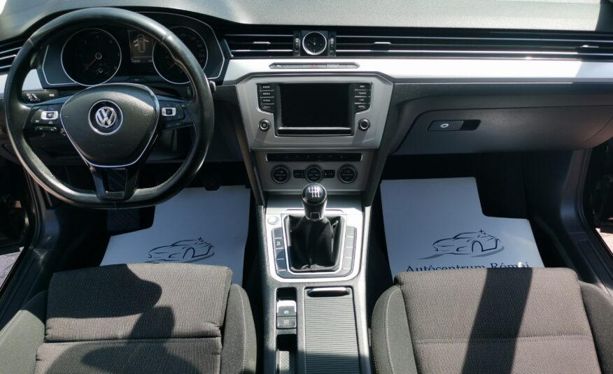 VOLKSWAGEN PASSAT VIII Variant 2.0 TDI BMT Comfortline TEMPOMAT. NAVIGÁCIÓ. ÜLÉSFŰTÉS. PARKRADAR