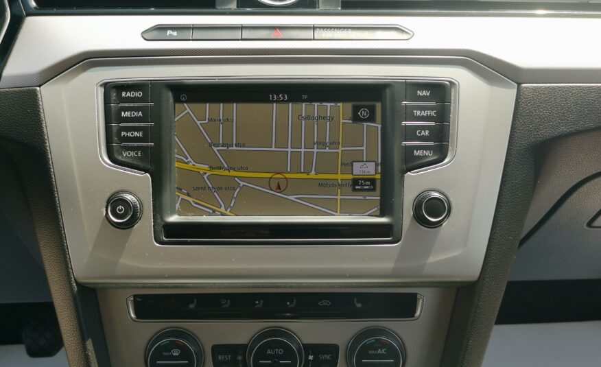 VOLKSWAGEN PASSAT VIII Variant 2.0 TDI BMT Comfortline TEMPOMAT. NAVIGÁCIÓ. ÜLÉSFŰTÉS. PARKRADAR