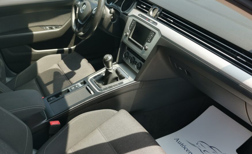 VOLKSWAGEN PASSAT VIII Variant 2.0 TDI BMT Comfortline TEMPOMAT. NAVIGÁCIÓ. ÜLÉSFŰTÉS. PARKRADAR