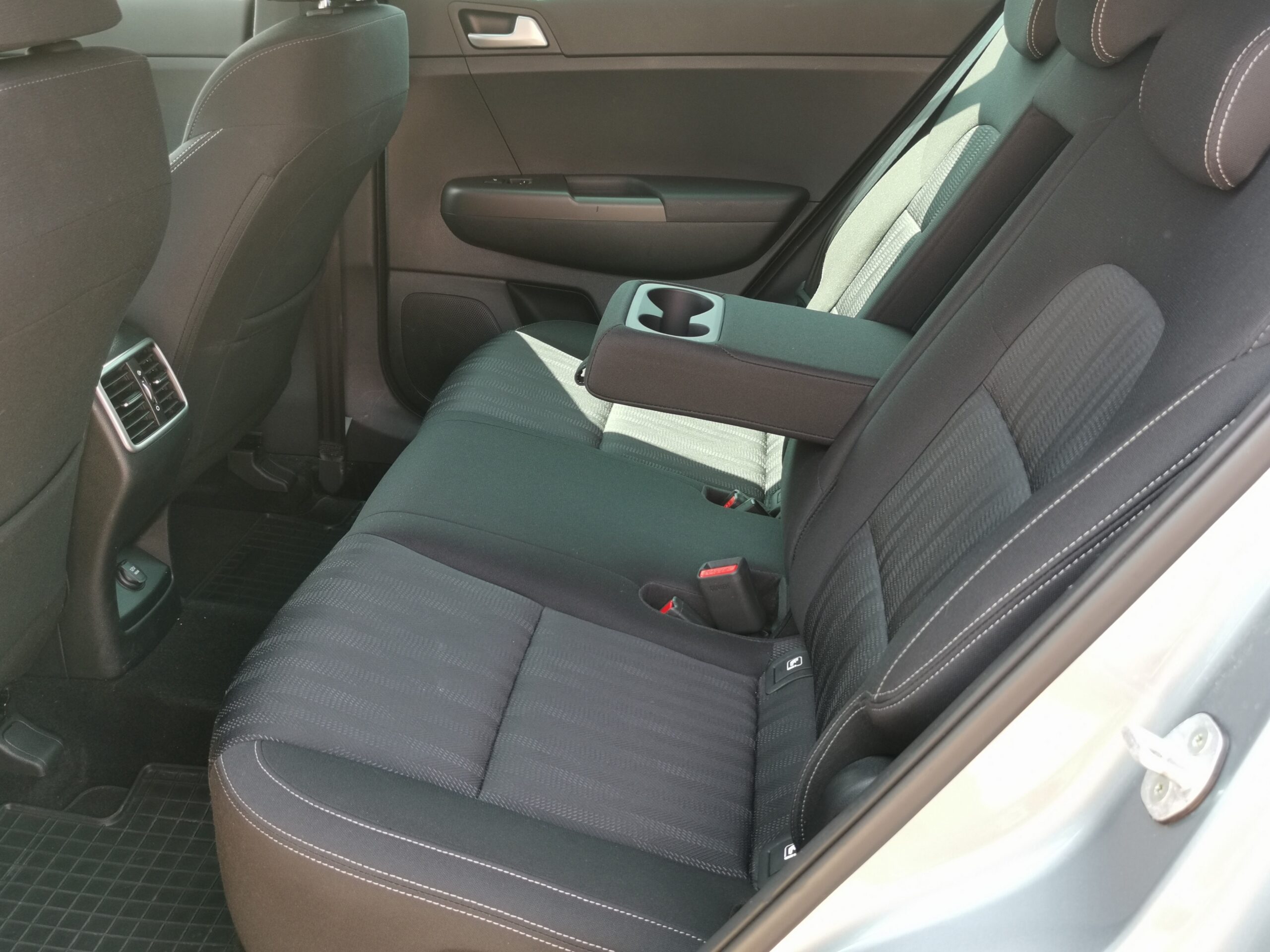 KIA SPORTAGE 1.6 CRDI HP Silver DCT MY21 MO.-i. 1. Tulaj. Autómata. ÁFÁ-s! TEMPOMAT. PARKRADAR. KAMERA