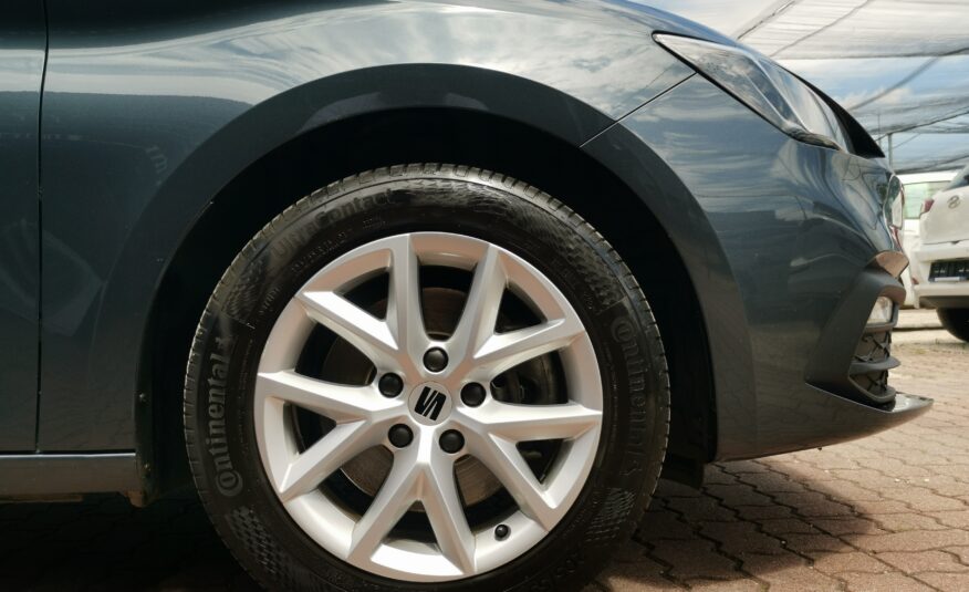 SEAT LEON ST 2.0 TDI Style MO.-i. 1. Tulaj. Szervizkönyv! ÁFÁ-s! TEMPOMAT. PARKRADAR. LED. ALUFELNI