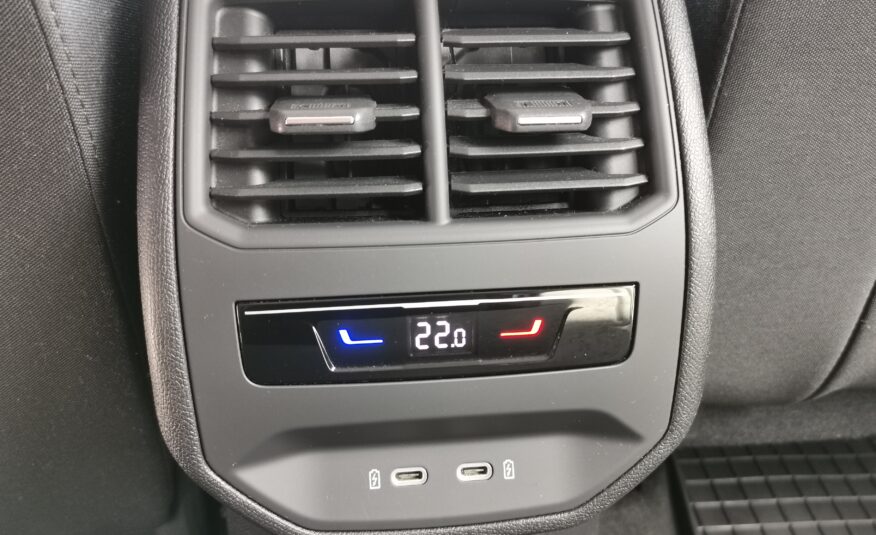 SEAT LEON ST 2.0 TDI Style MO.-i. 1. Tulaj. Szervizkönyv! ÁFÁ-s! TEMPOMAT. PARKRADAR. LED. ALUFELNI