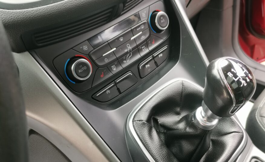 FORD KUGA 1.5 EcoBoost Titanium MO.-i. 2. Tulaj. Szervizkönyv! Áfá-s! PANORÁMA TETŐ. BŐRBELSŐ. LED