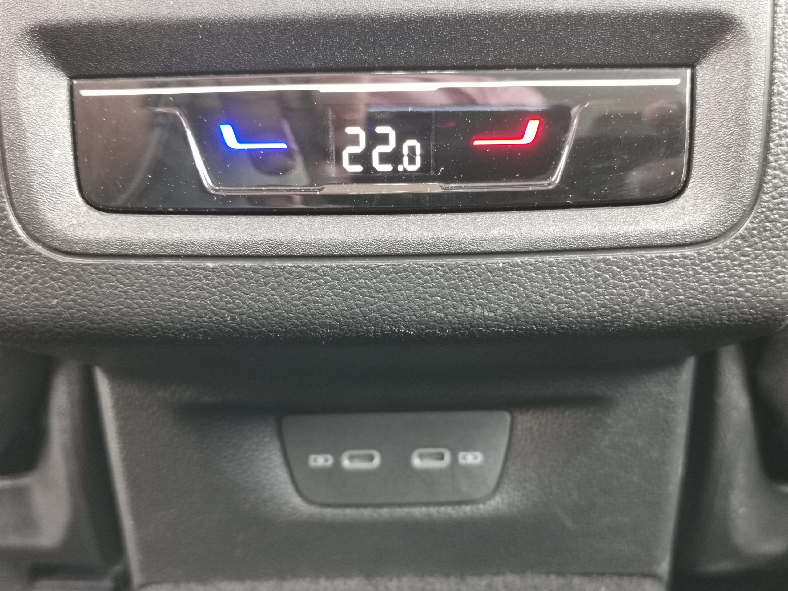 VOLKSWAGEN GOLF VIII Variant 1.5 TSI ACT Style MO.-i. 1. Tulaj. ÁFÁ-s! TEMPOMAT. LED. ÜLÉSFŰTÉS. ALUFELNI