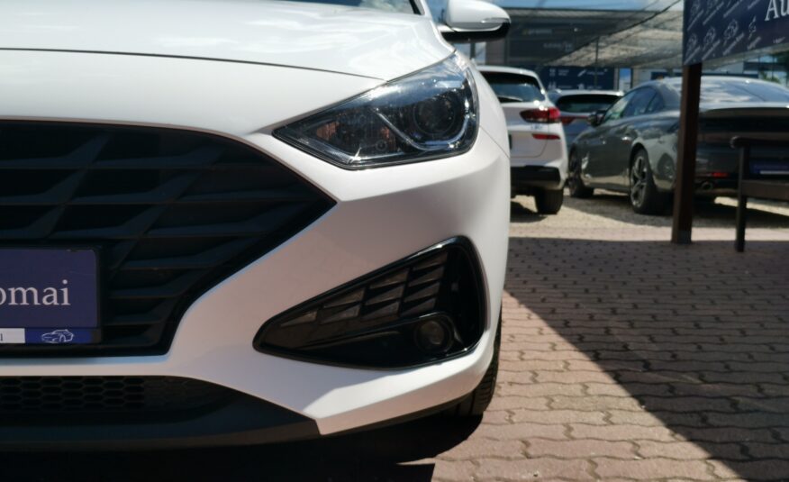 HYUNDAI I30 1.5 DPi Life MO.-i. 1. Tulaj. Szervizkönyv! ÁFÁ-s! TEMPOMAT. PARKRADAR. KÖDLÁMPA