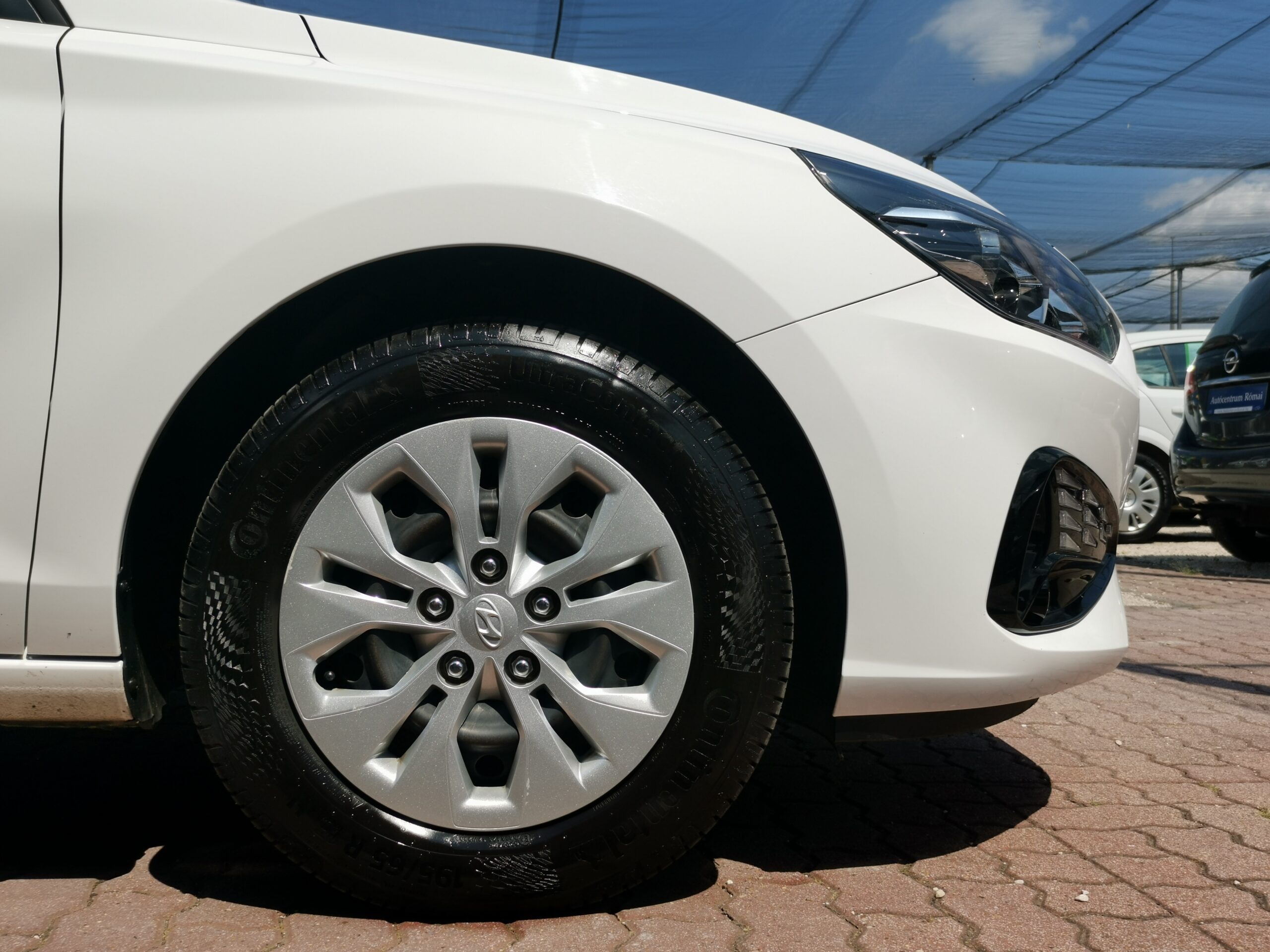HYUNDAI I30 1.5 DPi Life MO.-i. 1. Tulaj. Szervizkönyv! ÁFÁ-s! TEMPOMAT. PARKRADAR. KÖDLÁMPA