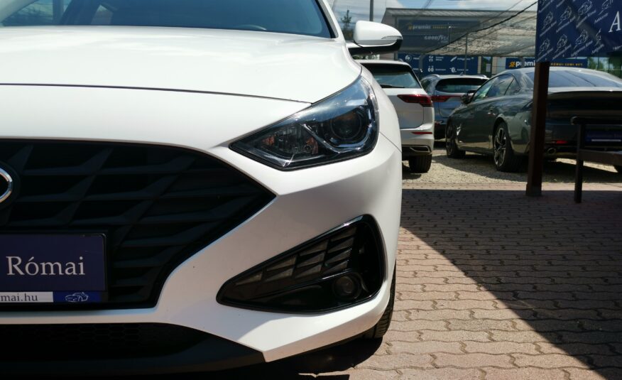 HYUNDAI I30 1.5 DPi Life MO.-i. 1. Tulaj. Szervizkönyv! ÁFÁ-s! TEMPOMAT. PARKRADAR. KÖDLÁMPA
