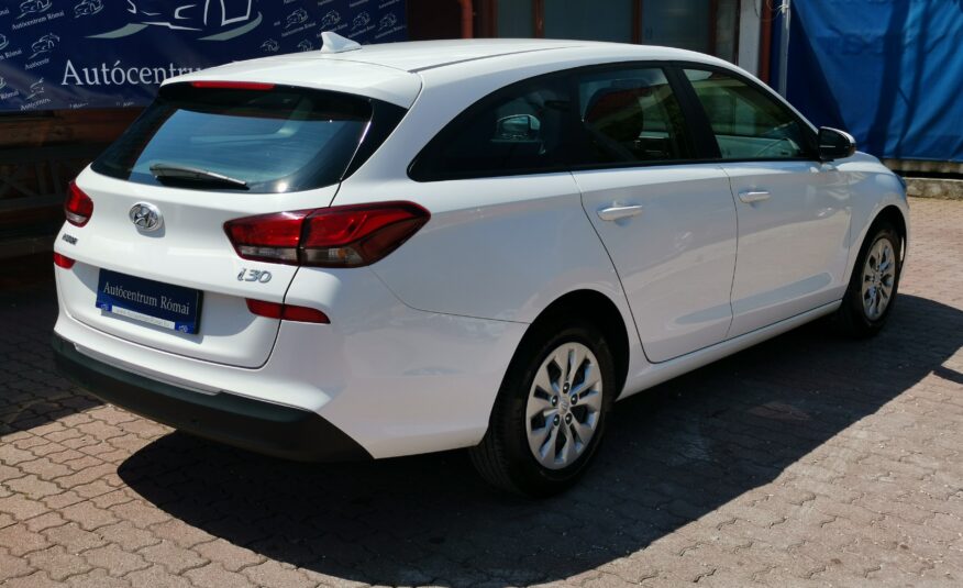 HYUNDAI I30 1.5 DPi Life MO.-i. 1. Tulaj. Szervizkönyv! ÁFÁ-s! TEMPOMAT. PARKRADAR. KÖDLÁMPA