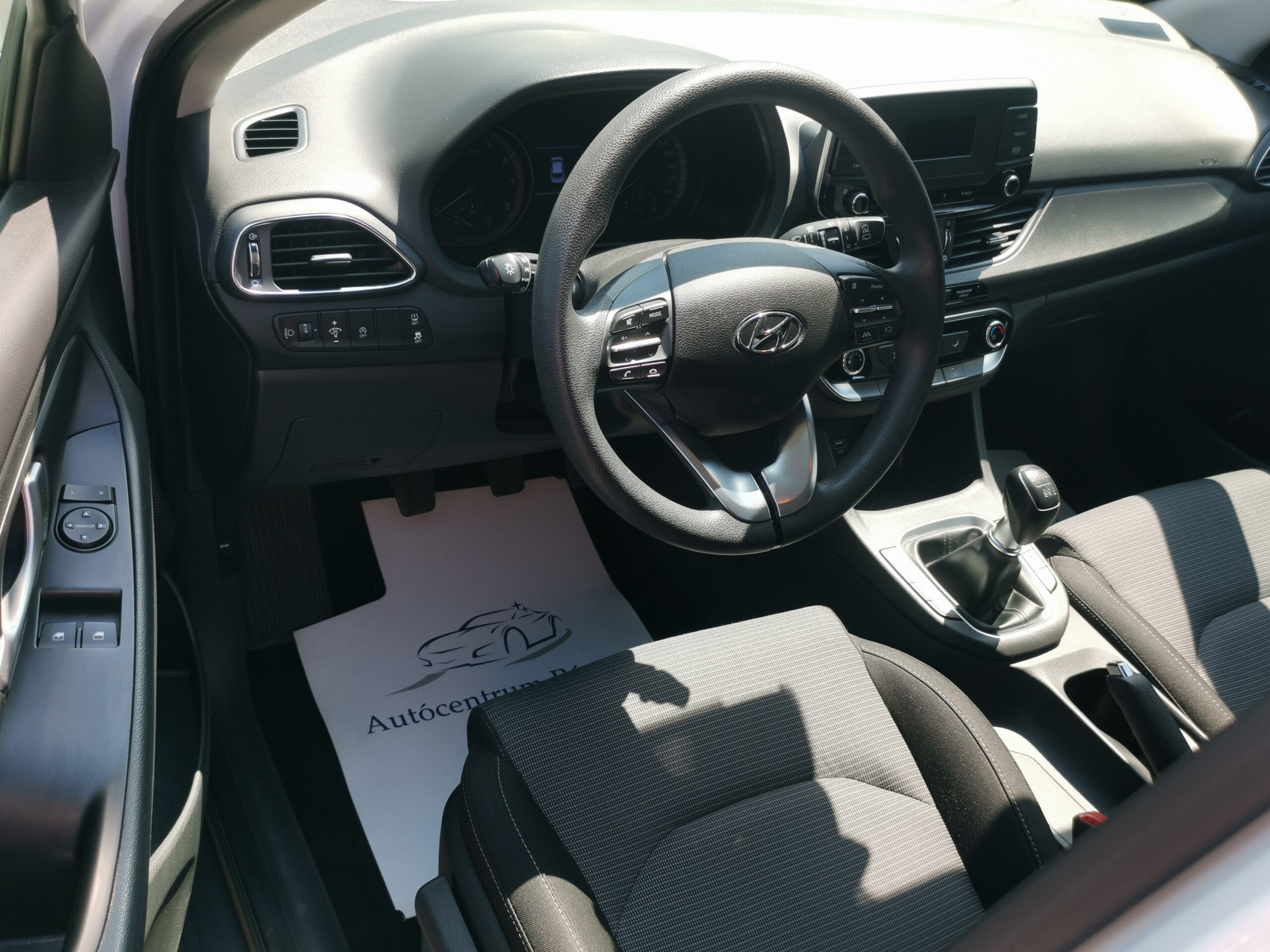 HYUNDAI I30 1.5 DPi Life MO.-i. 1. Tulaj. Szervizkönyv! ÁFÁ-s! TEMPOMAT. PARKRADAR. KÖDLÁMPA