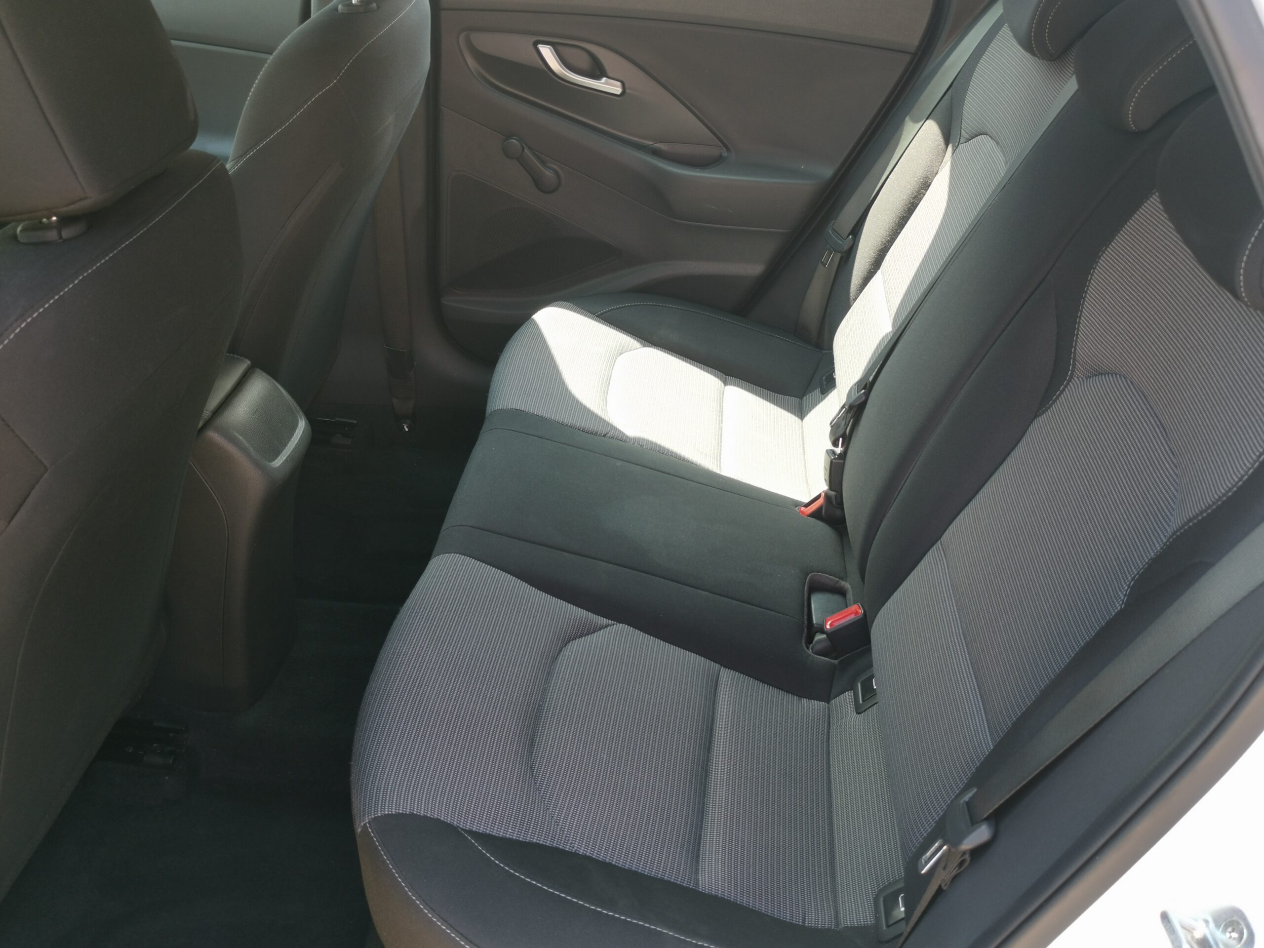 HYUNDAI I30 1.5 DPi Life MO.-i. 1. Tulaj. Szervizkönyv! ÁFÁ-s! TEMPOMAT. PARKRADAR. KÖDLÁMPA
